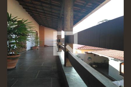 Casa à venda com 240m², 3 quartos e 5 vagas