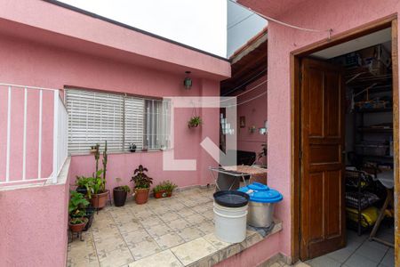 Casa à venda com 170m², 2 quartos e 2 vagas Casa à venda com 170m², 2 quartos e 2 vagasVaranda