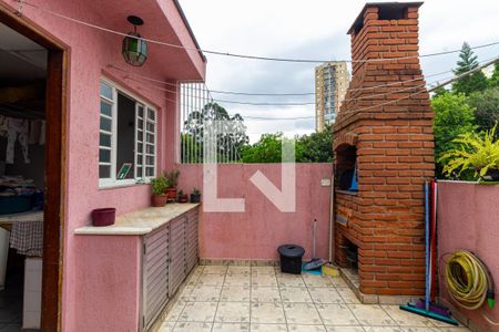 Casa à venda com 170m², 2 quartos e 2 vagas Casa à venda com 170m², 2 quartos e 2 vagasVaranda
