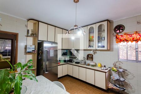 Casa à venda com 129m², 4 quartos e 2 vagas Casa à venda com 129m², 4 quartos e 2 vagasCozinha