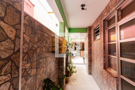 Casa à venda com 129m², 4 quartos e 2 vagas Casa à venda com 129m², 4 quartos e 2 vagasCorredor