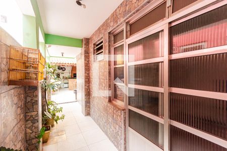 Casa à venda com 129m², 4 quartos e 2 vagas Casa à venda com 129m², 4 quartos e 2 vagasCorredor