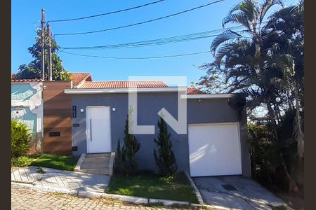 Casa de condomínio à venda com 250m², 2 quartos e 3 vagas Casa de condomínio à venda com 250m², 2 quartos e 3 vagasFachada