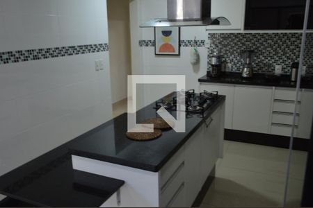 Casa de condomínio à venda com 250m², 2 quartos e 3 vagas Casa de condomínio à venda com 250m², 2 quartos e 3 vagasCozinha