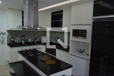 Casa de condomínio à venda com 250m², 2 quartos e 3 vagas Casa de condomínio à venda com 250m², 2 quartos e 3 vagasCozinha