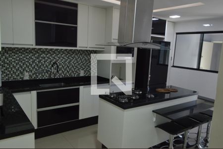 Casa de condomínio à venda com 250m², 2 quartos e 3 vagas Casa de condomínio à venda com 250m², 2 quartos e 3 vagasCozinha