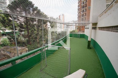 Apartamento para alugar com 250m², 3 quartos e 1 vaga Apartamento para alugar com 250m², 3 quartos e 1 vagaÁrea Comum - Quadra Poliesportiva