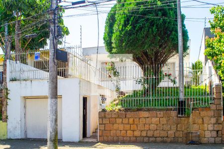 Casa à venda com 200m², 4 quartos e 1 vaga Casa à venda com 200m², 4 quartos e 1 vagaFachada