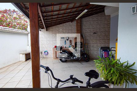 Casa à venda com 98m², 2 quartos e 2 vagasfrente da casa