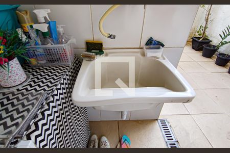 Casa à venda com 98m², 2 quartos e 2 vagasárea de serviço