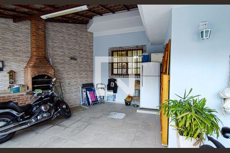 Casa à venda com 98m², 2 quartos e 2 vagasfrente da casa