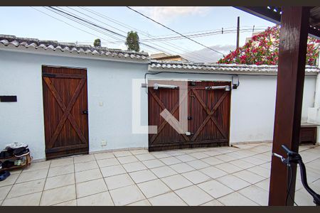 Casa à venda com 98m², 2 quartos e 2 vagasfrente da casa