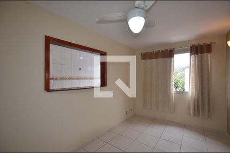 Sala de apartamento para alugar com 2 quartos, 54m² em Jardim Sulacap, Rio de Janeiro