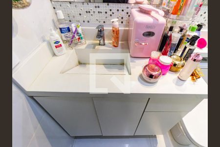 Apartamento à venda com 65m², 2 quartos e 1 vaga Apartamento à venda com 65m², 2 quartos e 1 vagaBanheiro