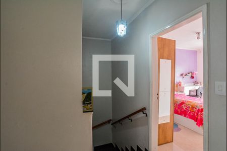 Casa à venda com 178m², 3 quartos e 4 vagas Casa à venda com 178m², 3 quartos e 4 vagasEscada