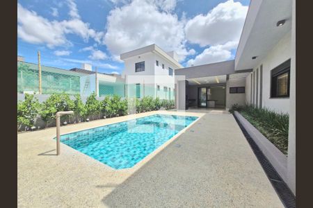Casa de condomínio à venda com 225m², 4 quartos e 4 vagas Casa de condomínio à venda com 225m², 4 quartos e 4 vagasPiscina