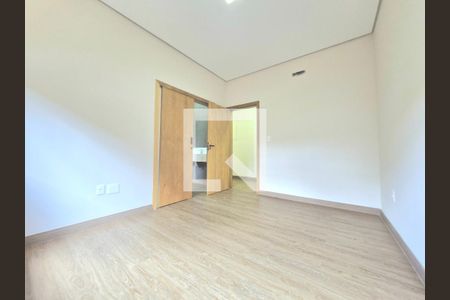 Casa de condomínio à venda com 225m², 4 quartos e 4 vagas Casa de condomínio à venda com 225m², 4 quartos e 4 vagasQuarto 1