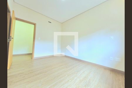 Casa de condomínio à venda com 225m², 4 quartos e 4 vagas Casa de condomínio à venda com 225m², 4 quartos e 4 vagasQuarto 1