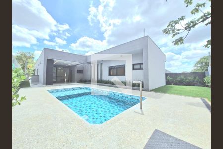 Casa de condomínio à venda com 225m², 4 quartos e 4 vagas Casa de condomínio à venda com 225m², 4 quartos e 4 vagasPiscina