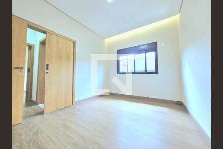 Casa de condomínio à venda com 225m², 4 quartos e 4 vagas Casa de condomínio à venda com 225m², 4 quartos e 4 vagasQuarto 2