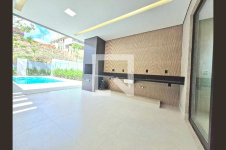 Casa de condomínio à venda com 225m², 4 quartos e 4 vagas Casa de condomínio à venda com 225m², 4 quartos e 4 vagasÁrea comum - Churrasqueira