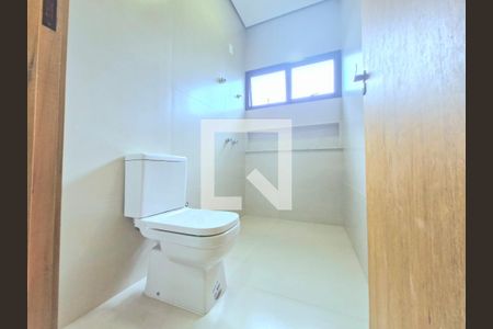 Casa de condomínio à venda com 225m², 4 quartos e 4 vagas Casa de condomínio à venda com 225m², 4 quartos e 4 vagasBanheiro semi suíte do quarto 1 e 2