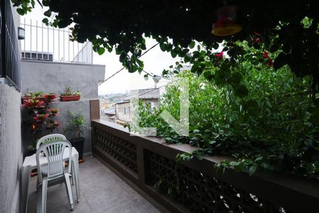 Casa à venda com 141m², 2 quartos e 1 vaga Casa à venda com 141m², 2 quartos e 1 vagaVaranda