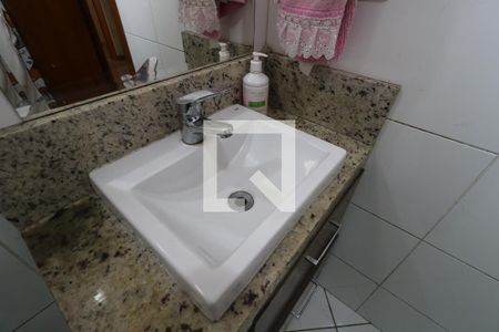 Casa de condomínio à venda com 132m², 2 quartos e 2 vagasBanheiro da Suíte - Pia