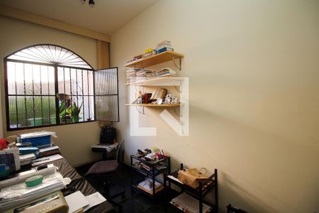 Casa à venda com 298m², 4 quartos e 2 vagasEscritório