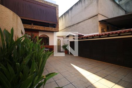 Casa à venda com 298m², 4 quartos e 2 vagasQuintal e Jardim