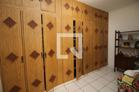 Casa à venda com 298m², 4 quartos e 2 vagasQuarto de Hospede