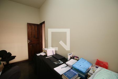 Casa à venda com 298m², 4 quartos e 2 vagasEscritório