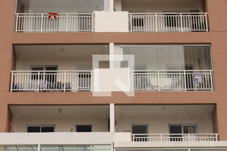 Apartamento à venda com 47m², 2 quartos e 1 vagaPlaca instalada na grade da sacada