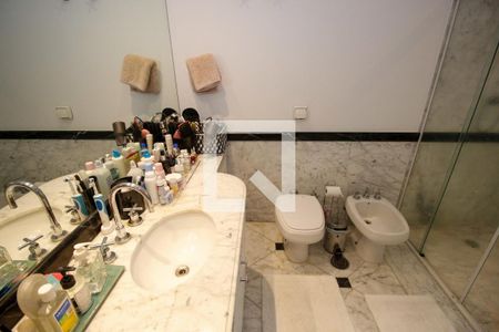 Apartamento à venda com 278m², 4 quartos e 4 vagasBanheiro da Suíte