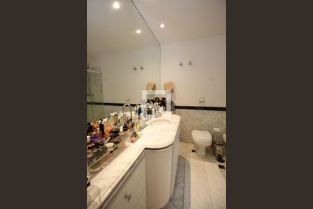 Apartamento à venda com 278m², 4 quartos e 4 vagasBanheiro da Suíte