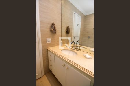 Apartamento à venda com 278m², 4 quartos e 4 vagasBanheiro da Suíte 3