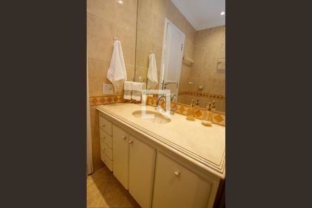 Apartamento à venda com 278m², 4 quartos e 4 vagasBanheiro da Suíte 4