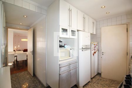 Apartamento à venda com 220m², 4 quartos e 4 vagas Apartamento à venda com 220m², 4 quartos e 4 vagasCozinha