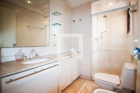 Apartamento à venda com 220m², 4 quartos e 4 vagas Apartamento à venda com 220m², 4 quartos e 4 vagasBanheiro 1