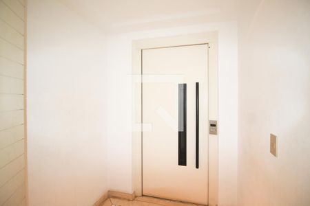 Apartamento à venda com 220m², 4 quartos e 4 vagas Apartamento à venda com 220m², 4 quartos e 4 vagasHall do apartamento