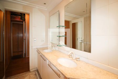 Apartamento à venda com 220m², 4 quartos e 4 vagas Apartamento à venda com 220m², 4 quartos e 4 vagasBanheiro da Suíte