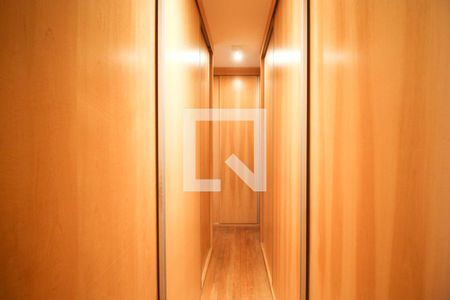 Apartamento à venda com 220m², 4 quartos e 4 vagas Apartamento à venda com 220m², 4 quartos e 4 vagasSuíte