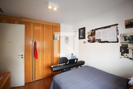 Apartamento à venda com 220m², 4 quartos e 4 vagas Apartamento à venda com 220m², 4 quartos e 4 vagasQuarto 2