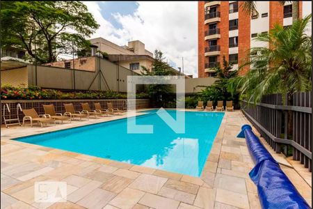 Apartamento à venda com 220m², 4 quartos e 4 vagas Apartamento à venda com 220m², 4 quartos e 4 vagasÁrea comum - Piscina