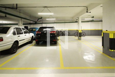 Apartamento à venda com 220m², 4 quartos e 4 vagas Apartamento à venda com 220m², 4 quartos e 4 vagasGaragem