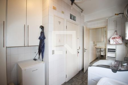 Apartamento à venda com 220m², 4 quartos e 4 vagas Apartamento à venda com 220m², 4 quartos e 4 vagasÁrea de Serviço