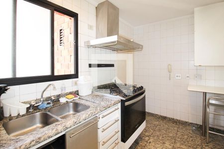 Apartamento à venda com 220m², 4 quartos e 4 vagas Apartamento à venda com 220m², 4 quartos e 4 vagasCozinha