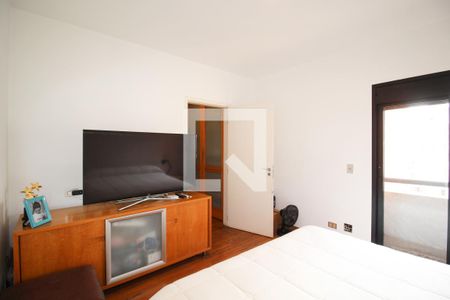 Apartamento à venda com 220m², 4 quartos e 4 vagas Apartamento à venda com 220m², 4 quartos e 4 vagasSuíte