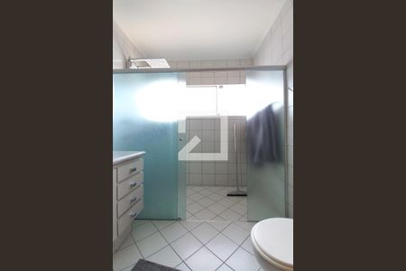 Casa de condomínio à venda com 340m², 3 quartos e 4 vagasBanheiro da Suíte 1