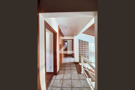 Casa de condomínio à venda com 340m², 3 quartos e 4 vagasCorredor